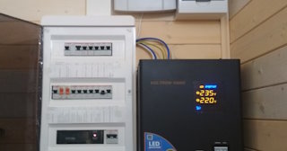 Установка и подключение стабилизаторов напряжения от 579 руб в Лесозаводске - ЭлектроЛсз